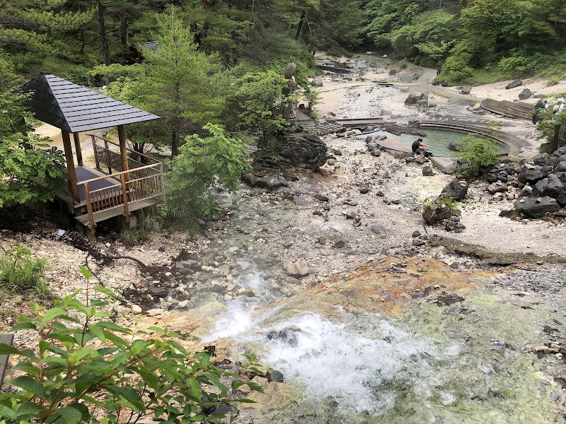 西の河原不動滝の外観