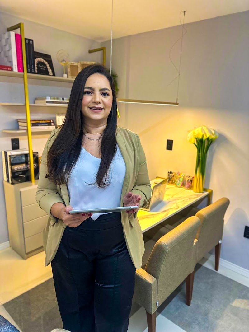 Dra. Luana | Clínica Odontológica | Implantes | Aparelho | Clareamento | Restauração | Facetas | Dentista em Natal - RN