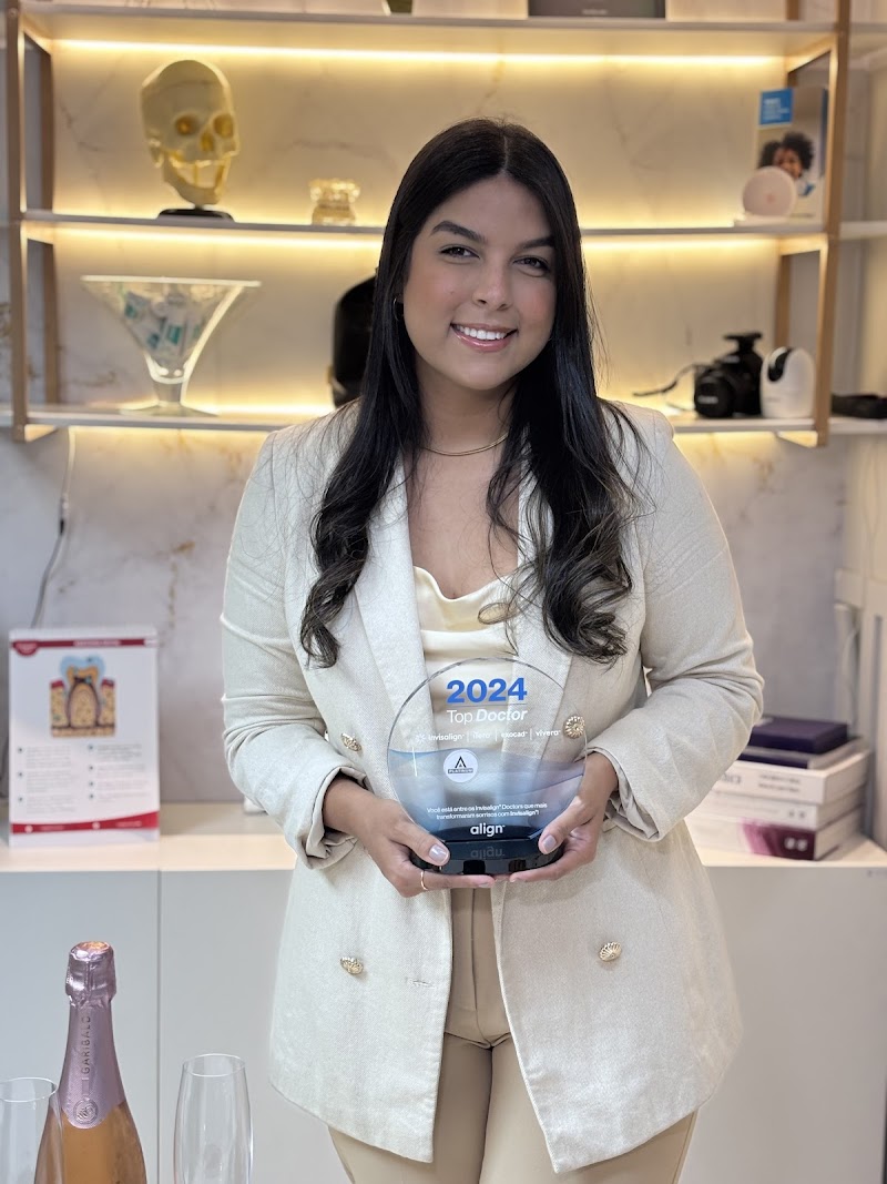 Dra. Sara Barros - Invisalign Dentista