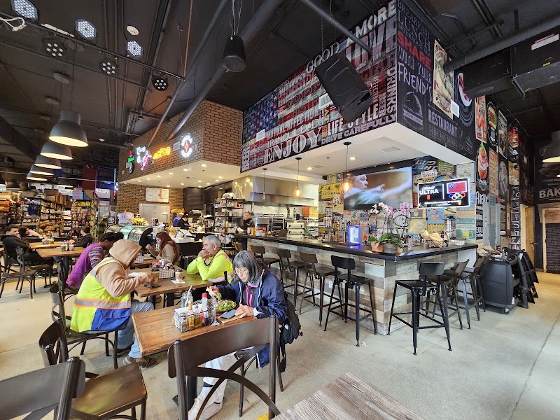 Friend's Market & Bistro photo 3