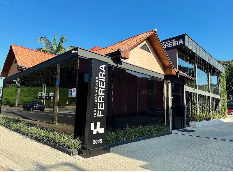 Foto de Dr. Carlos Ferreira – Cirurgião de Joelho e Medicina Esportiva em Joinville