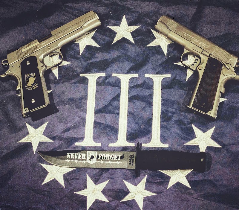 Dee's Guns LLC photo