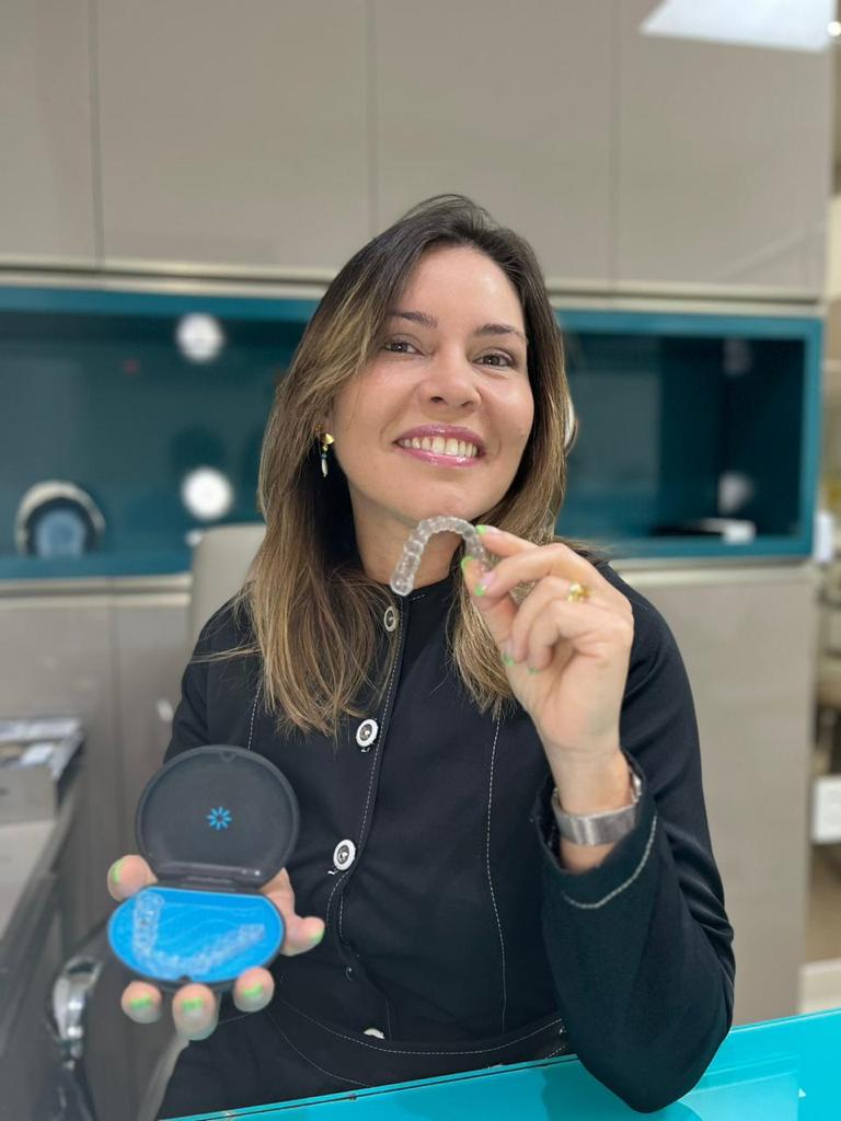 Dra. Elaine Sobral Leite Dentista | Alinhadores Invisíveis | Implantes Dentários Maceió - foto 1