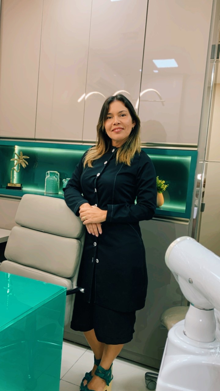 Dra. Elaine Sobral Leite Dentista | Alinhadores Invisíveis | Implantes Dentários Maceió - foto 4