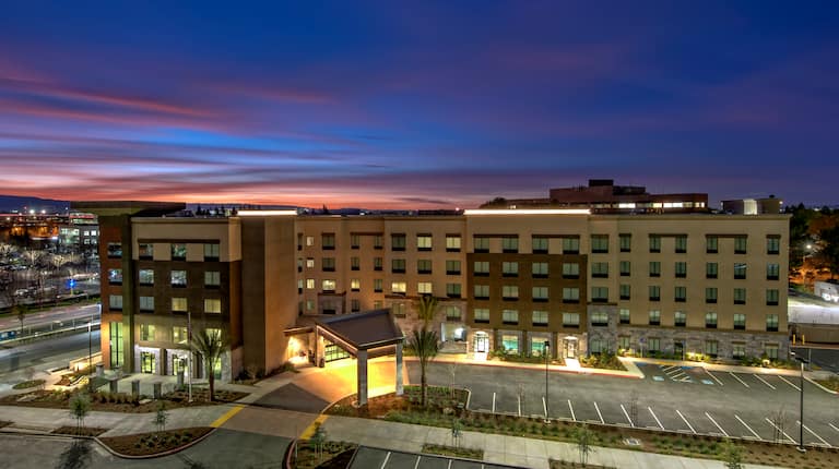 Walking distance from San Jose Airport