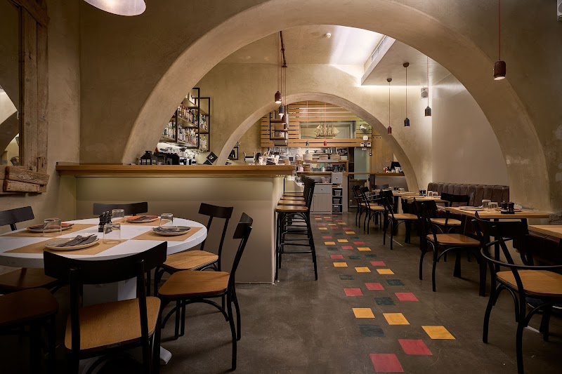 La Petite Taverne Metropole