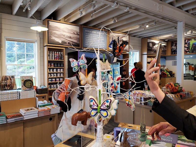 Warming Hut Park Store photo 3