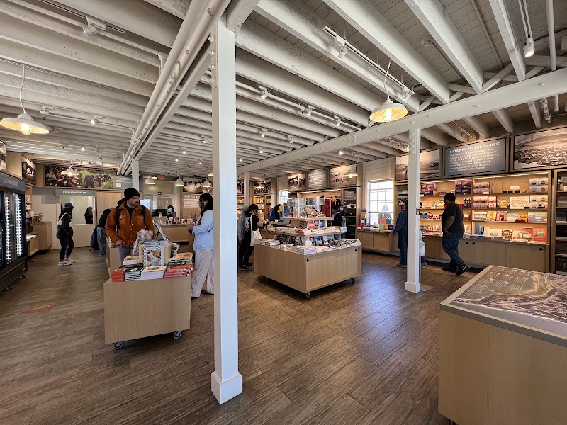 Warming Hut Park Store photo 2