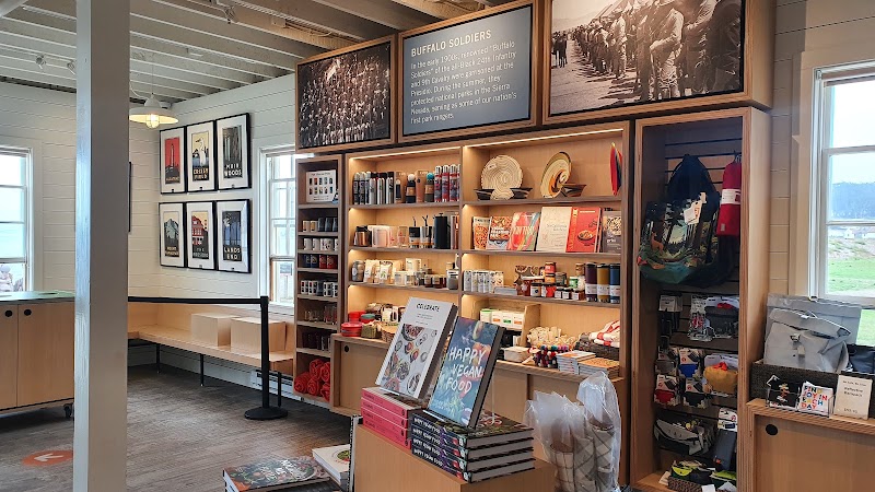 Warming Hut Park Store photo 3