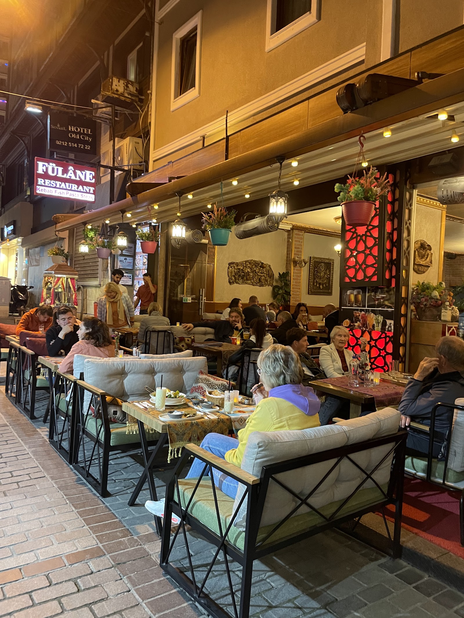 FÜLANE RESTAURANT mekanı