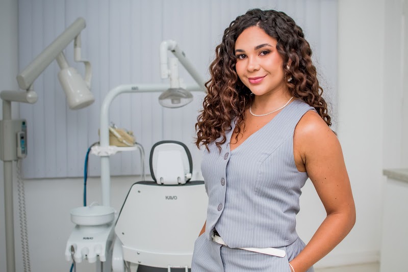 Dra. Letícia Nascimento Cirurgiã Dentista em Volta Redonda