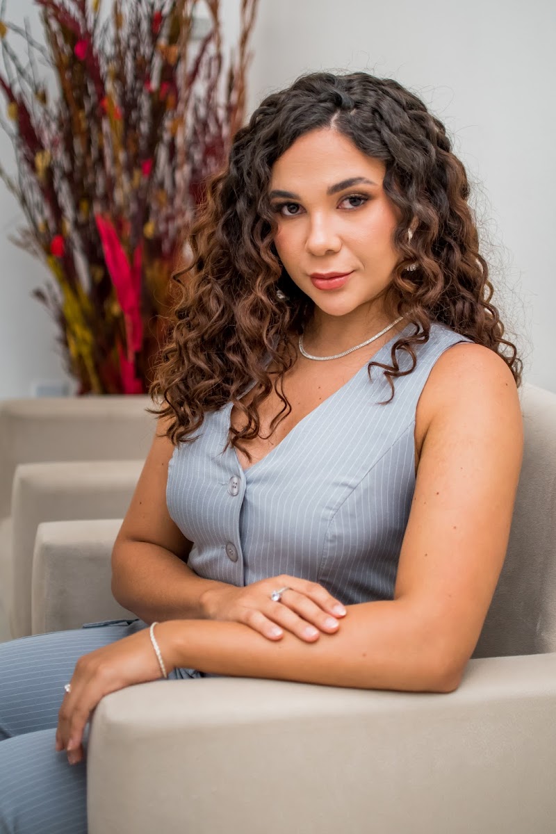 Dra. Letícia Nascimento Cirurgiã Dentista em Volta Redonda - foto 3