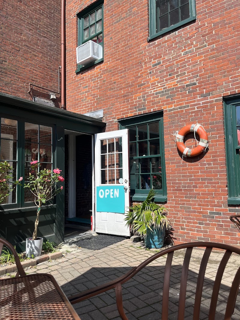 Castaways Vintage Cafe photo 4