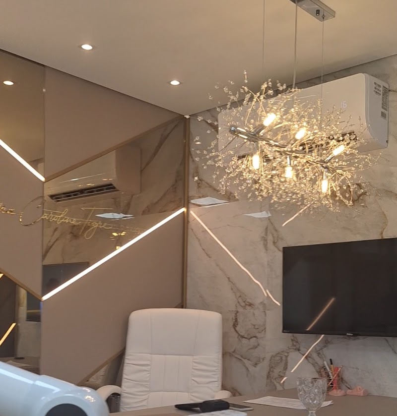 Dra. Caroline Tigre • Lentes em resina & Porcelana - foto 3