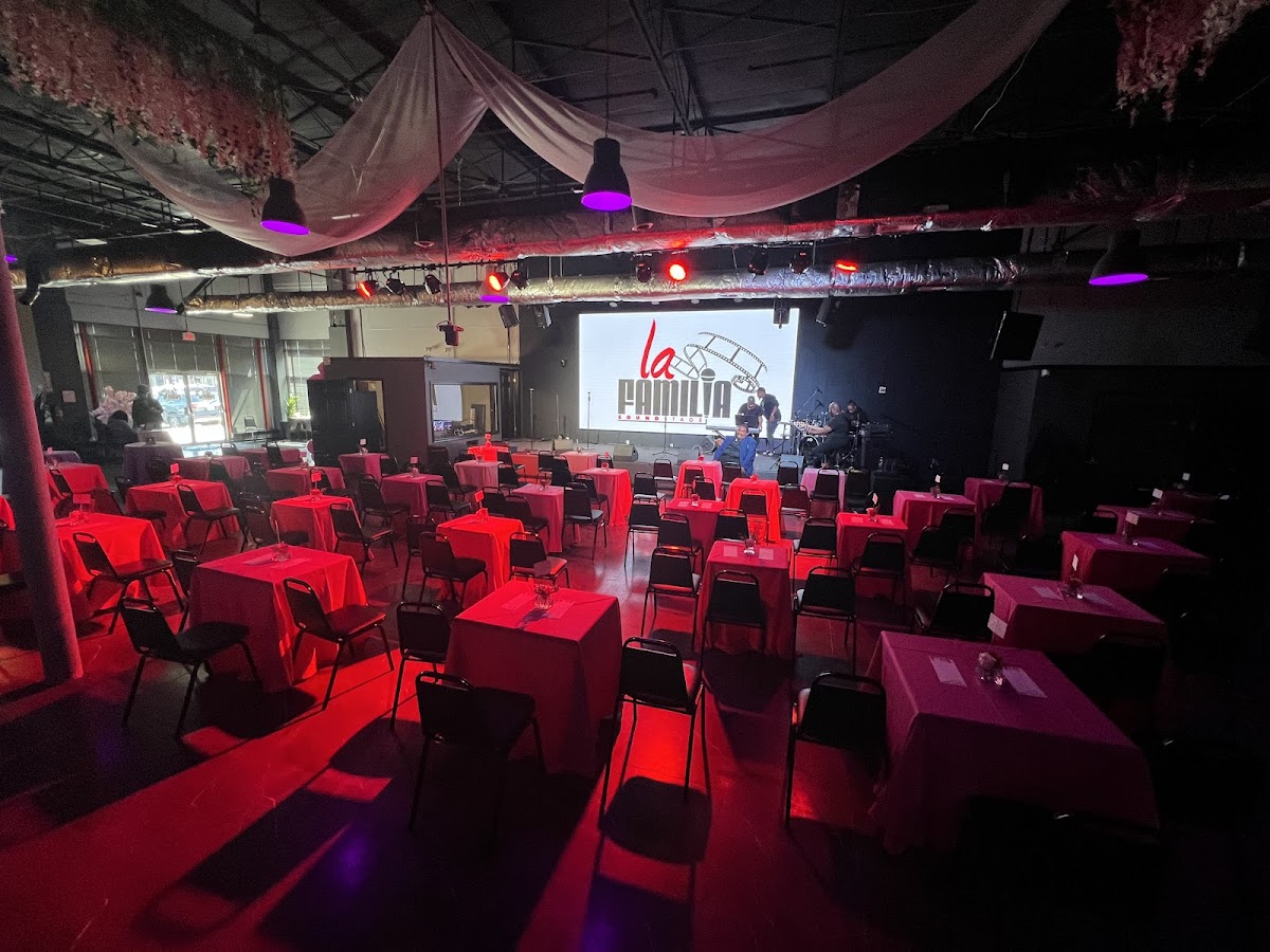 La Familia Soundstage