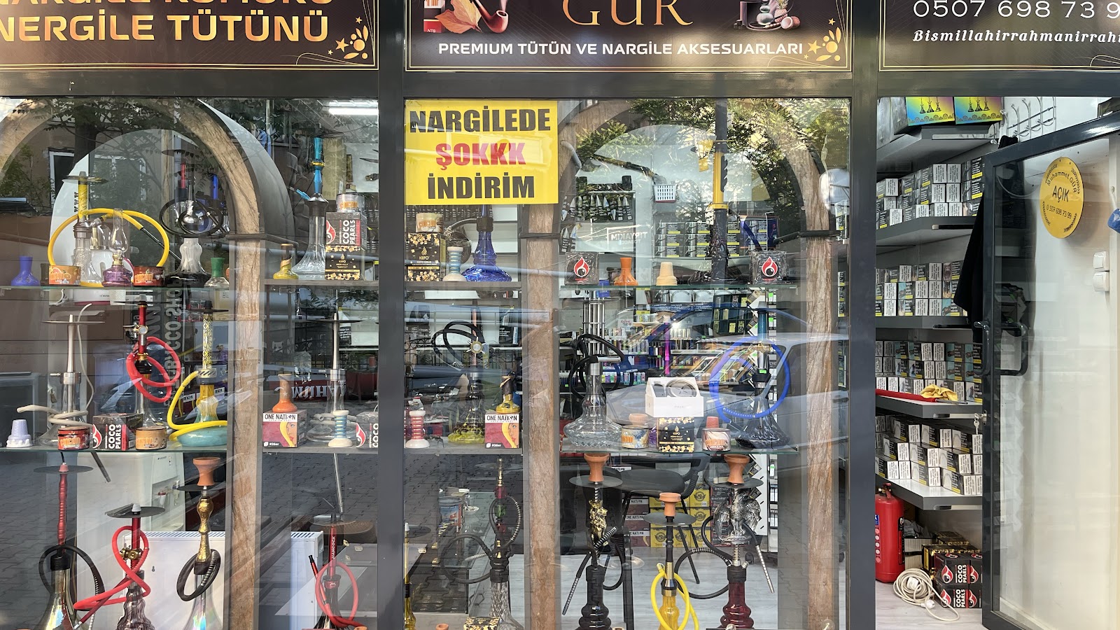 EFE TOBACCO SHOP mekanı