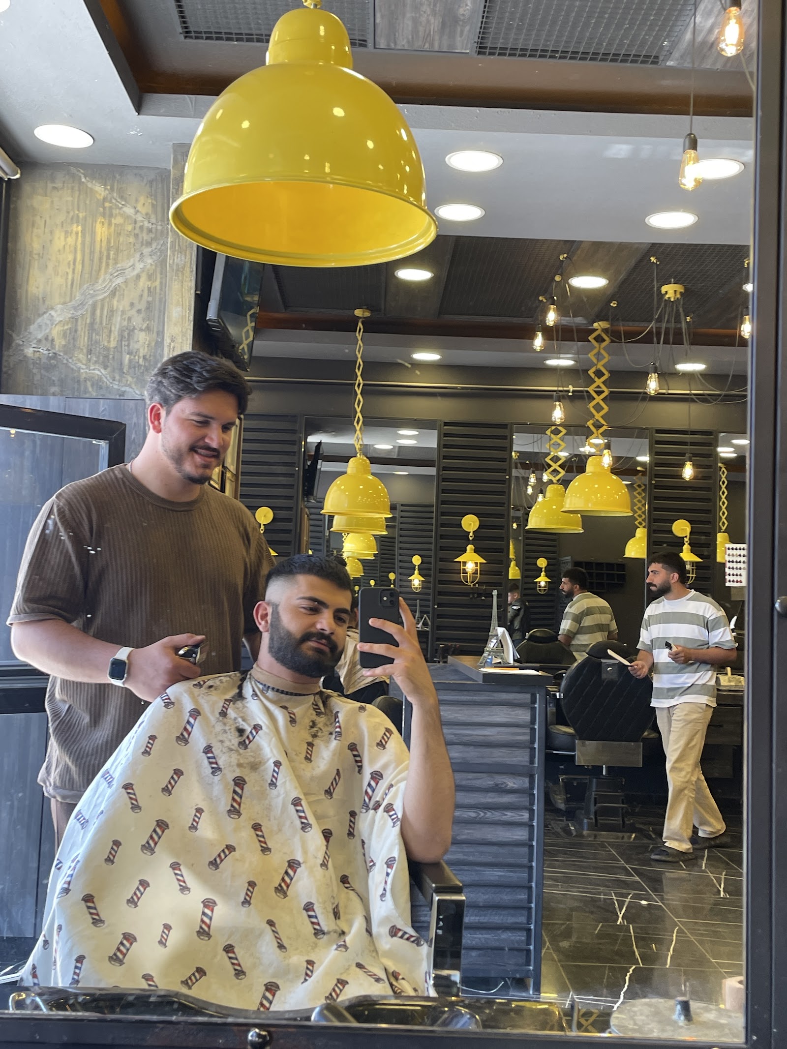 Deluxe erkek kuaför salonu mekanı