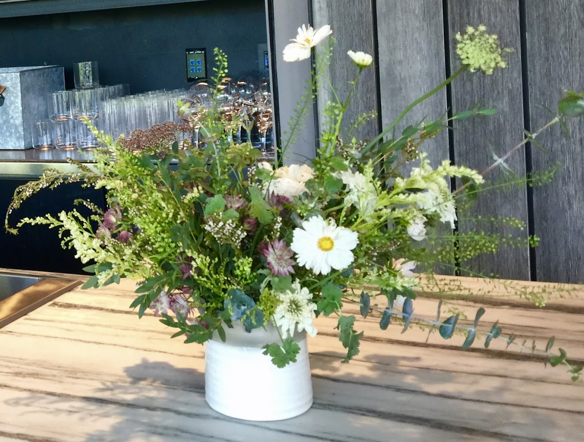 Niche & Nook Flowers: Google Places image 2