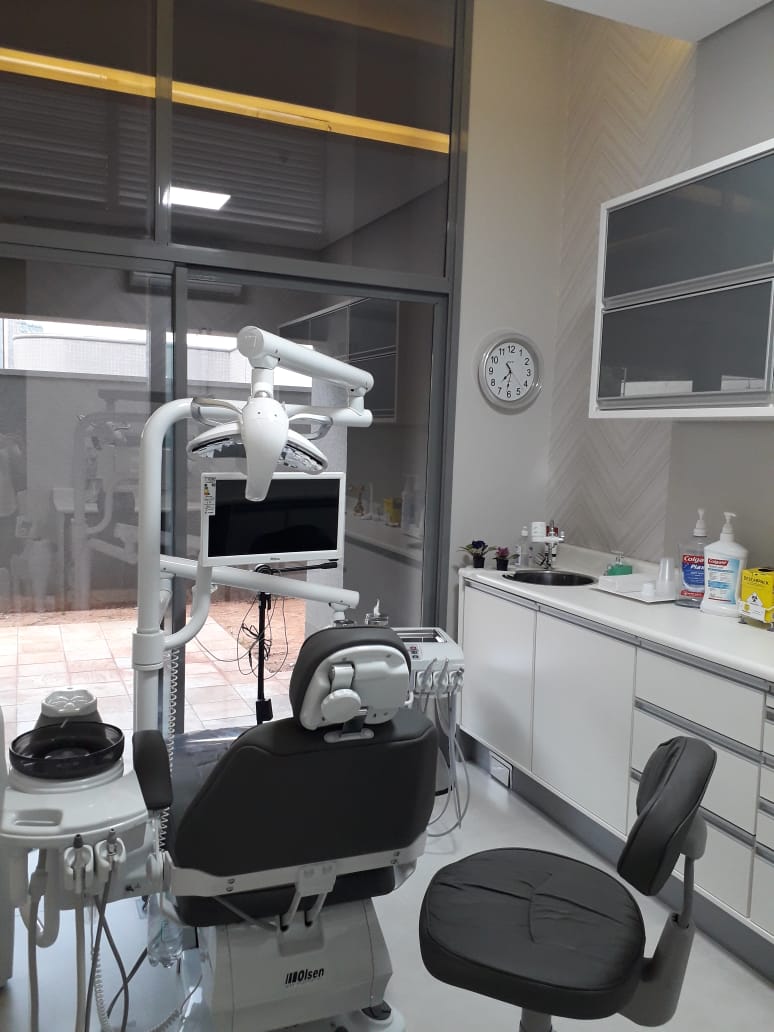 Dra. Karina Marani Odontologia