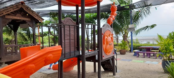 Ed Beach Cafe - Photo 1