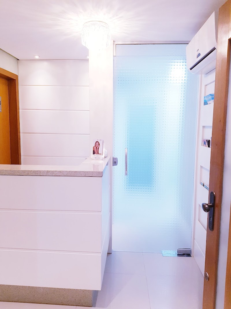 Dra. Mariana Moschetti - Ortodontia Estética - foto 3