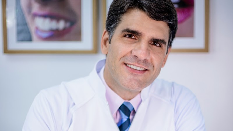 Dr. MAURO HENRIQUE ANDRADE NASCIMENTO | ORTODONTIA | INVISALIGN | ALINHADORES