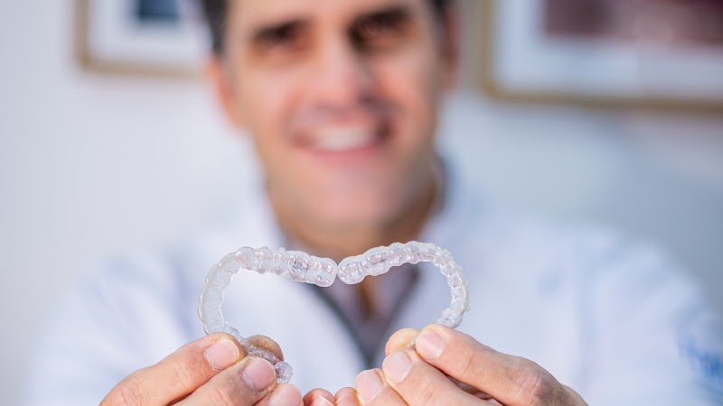 Dr. MAURO HENRIQUE ANDRADE NASCIMENTO | ORTODONTIA | INVISALIGN | ALINHADORES - foto 3