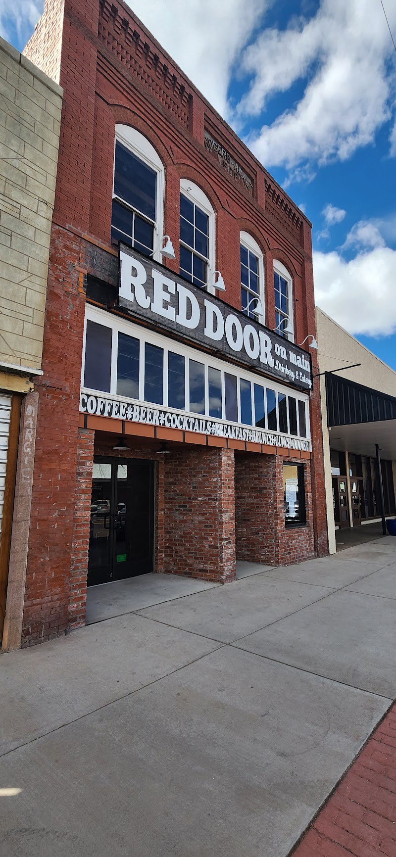 Red Door on Main photo 4