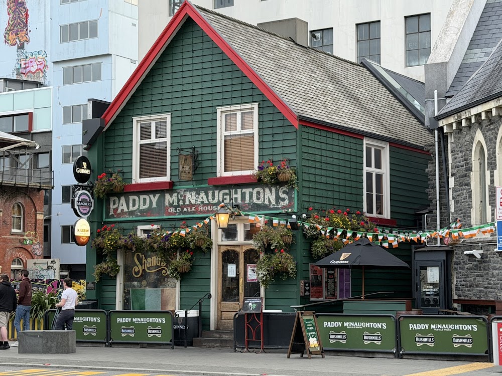 Paddy McNaughton's Irish Pub