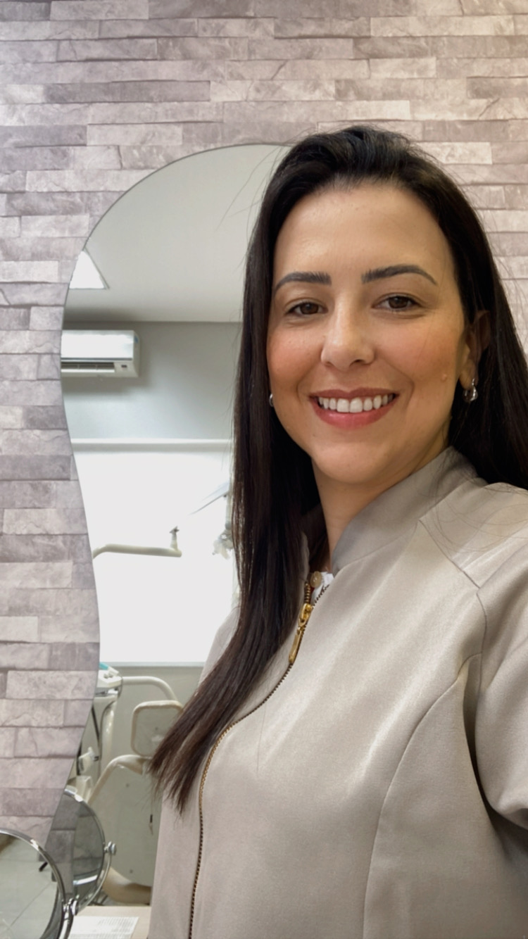 Dra. Camila Marinho Ortodontista em Campo Grande Alinhadores Sousmile - foto 4