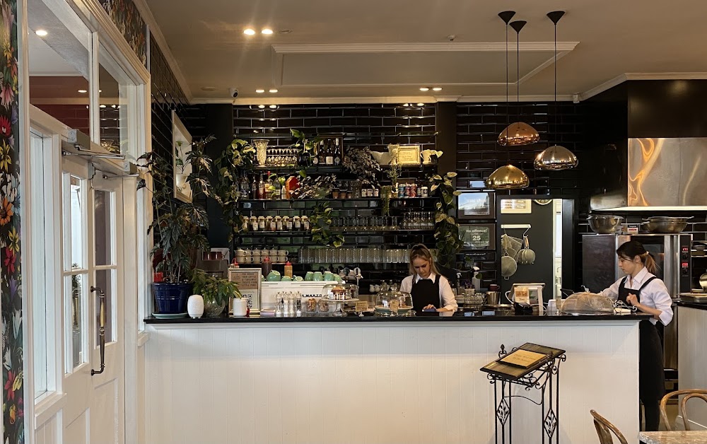 Little Poms cafe