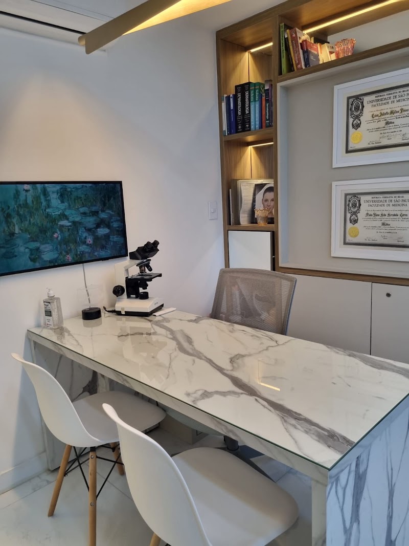 Dra. Paula Yume - Dermatologista - SK.IN Dermatologia