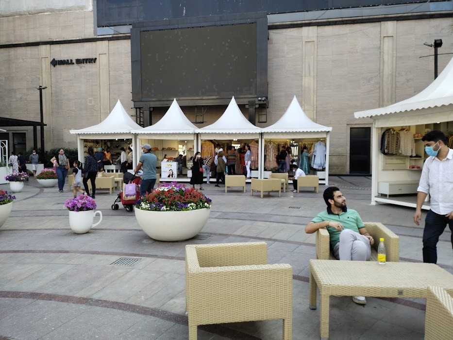 DLF Emporio fotoğraf 1