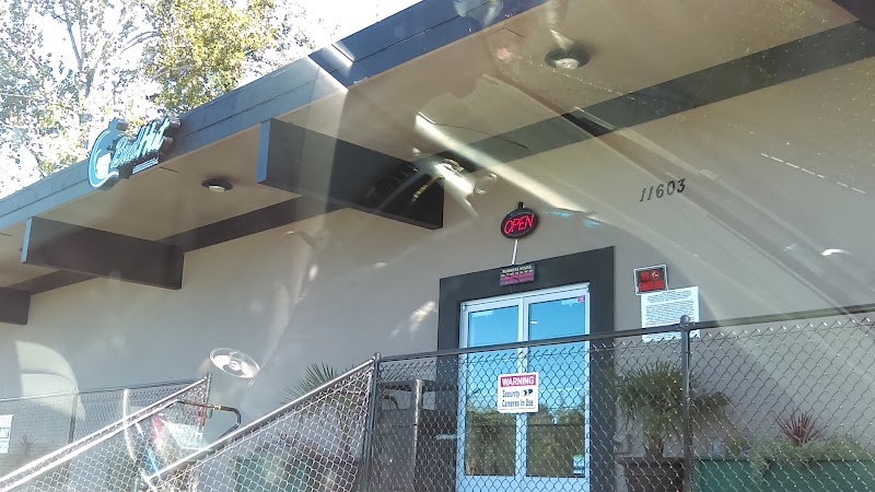 Video tour of Bud Hut Everett - Marijuana retail environment
