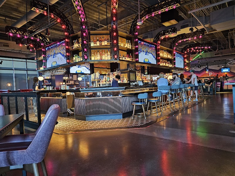 Puttshack - Scottsdale — interior