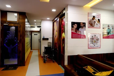 Dr Sheela Chhabra- Best Gynecologist in Indore/ Laparoscopic Surgeon/ Women Doctor for Pregnancy/ Gynecologist Clinic Indore