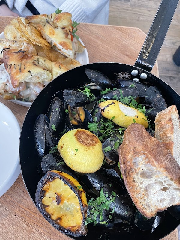 Leland Eating and Drinking House photo 5