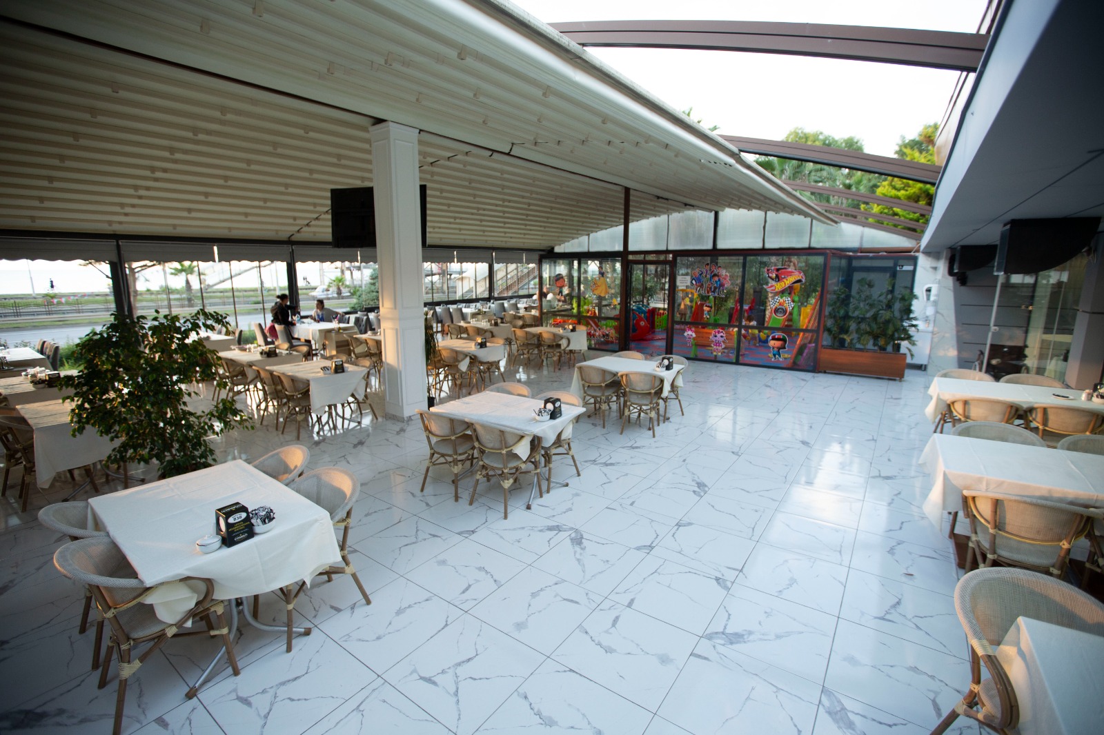 Çınaraltı Restoran mekanı