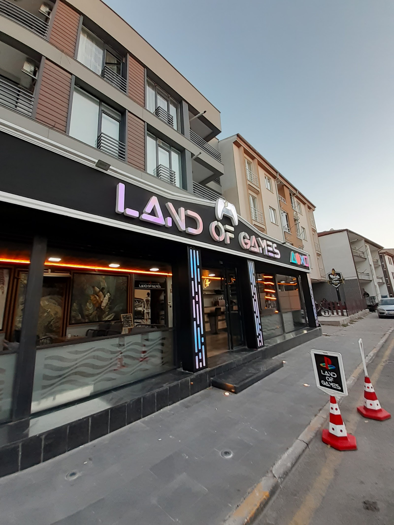 Land Of Games PlayStation & Cafe mekanı