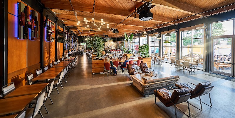 The Heist Bar & Food Carts photo 1