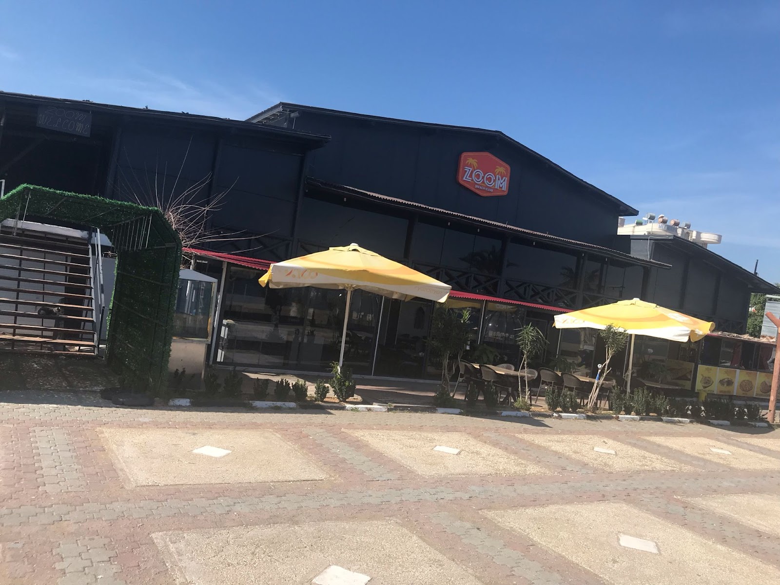 Rise Beach Club Cafe & Bar mekanı