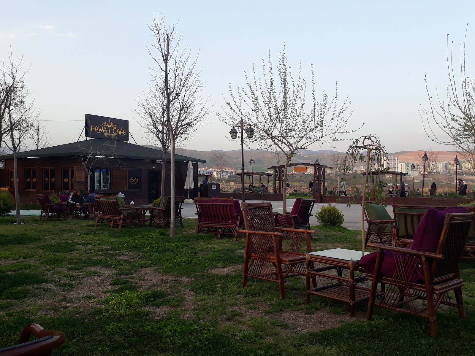 Milano cafe restaurant mekanı