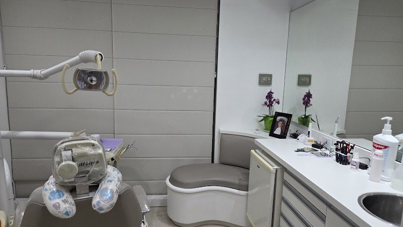 Dra. Marcela Bastiani | Aparelho Dentário | Implante Dentário - foto 2