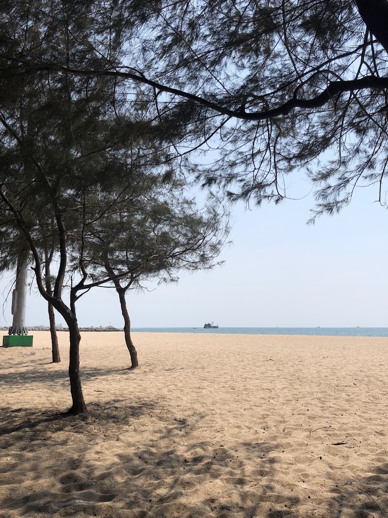 Laem Charoen Beach