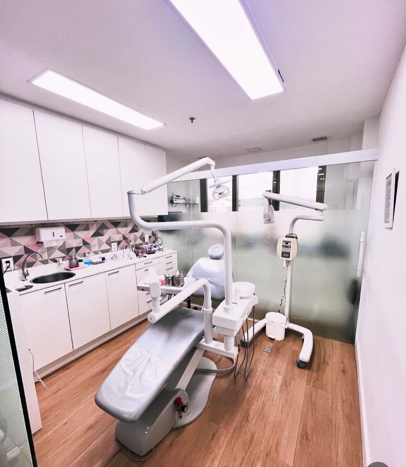 Dra. Analice Martins Ortodontia Invisalign