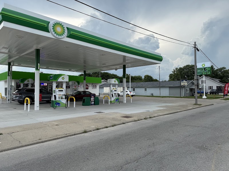 Carlinville Liquor Mart photo 1