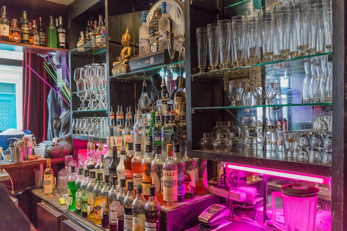 Inside bar paris, vue extérieure