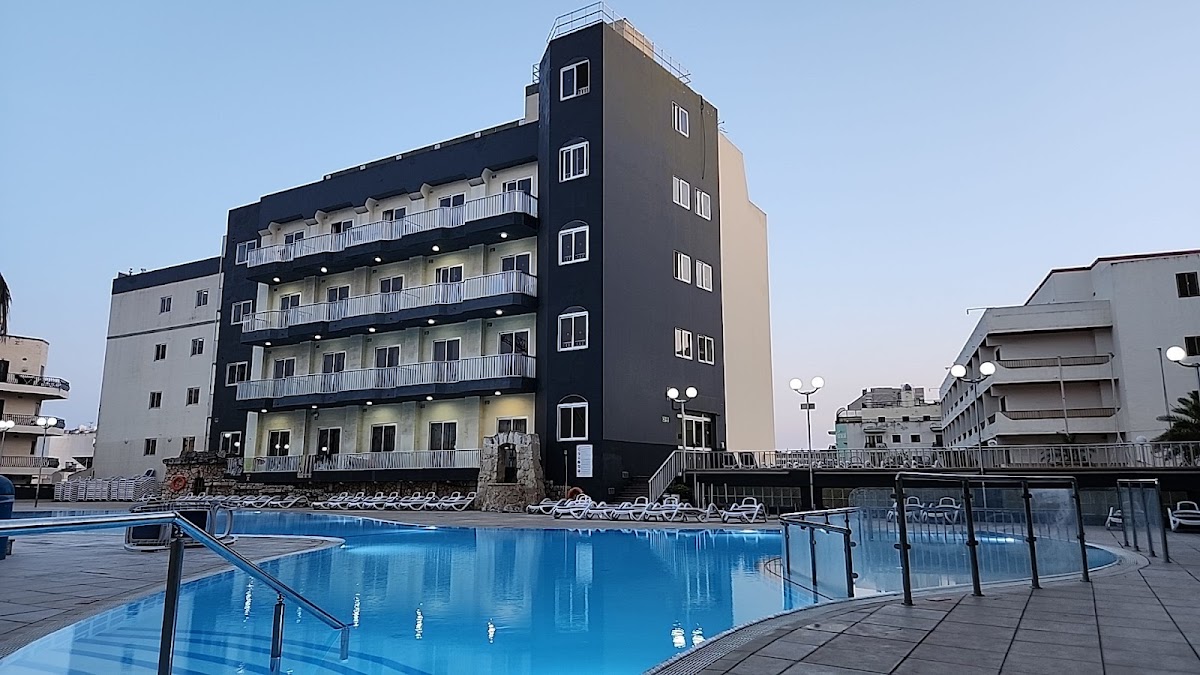 Topaz Hotel — Bugibba, Malta