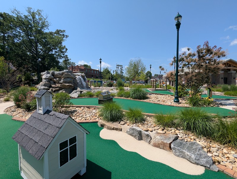 Lakeview Putt & Play — interior