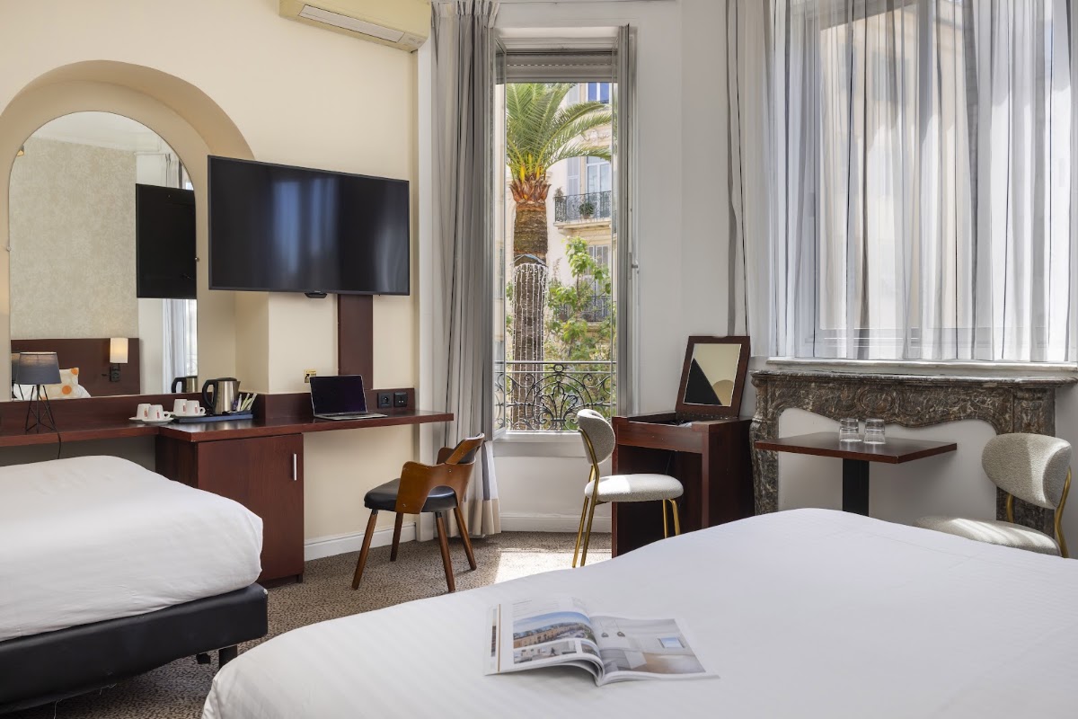 Best Western Plus Hotel Brice Garden hero